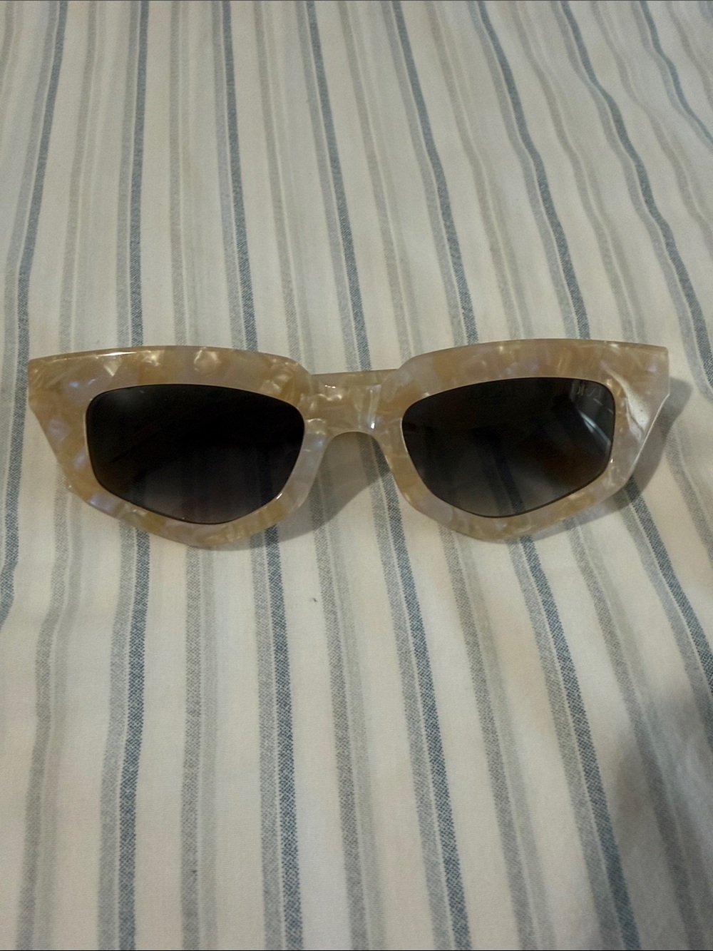 Beige Tortoiseshell Cat Eye Sunglasses - Stylish Women’s Shades